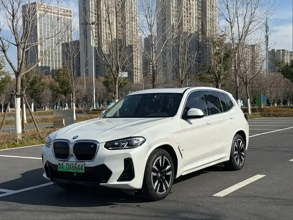 BMW iX3 — фото 1