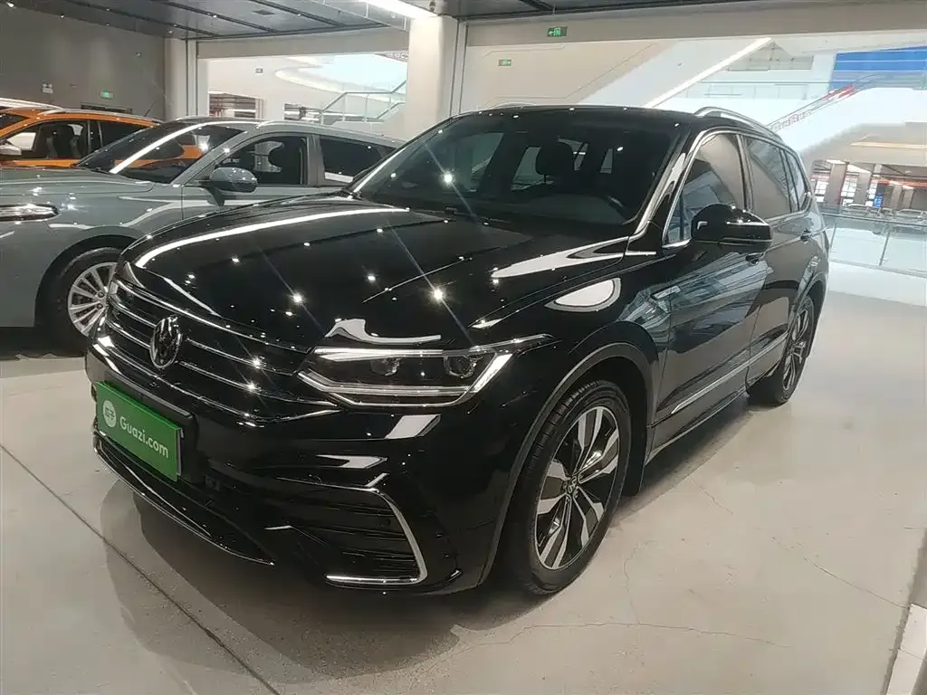Volkswagen Tiguan L — фото 2