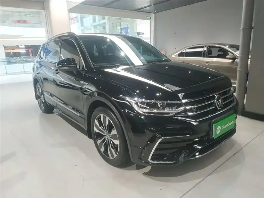Volkswagen Tiguan L — фото 4