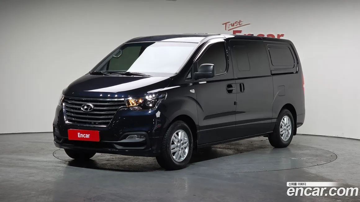 Hyundai Starex — фото 1