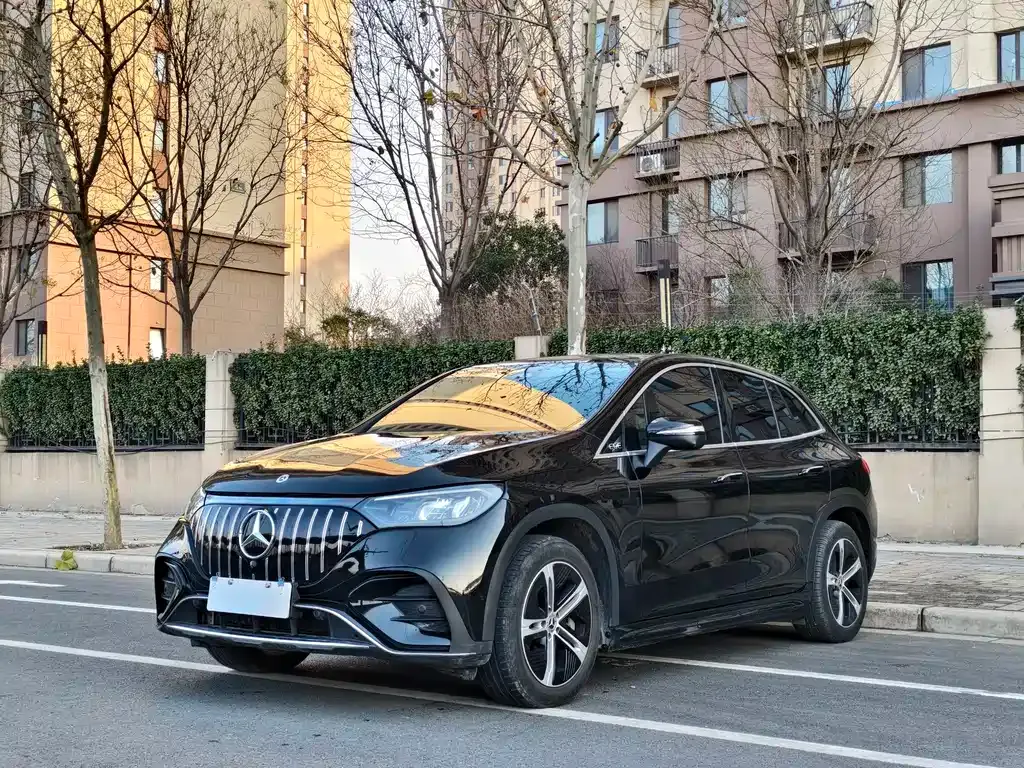 Mercedes-Benz EQE SUV — фото 1