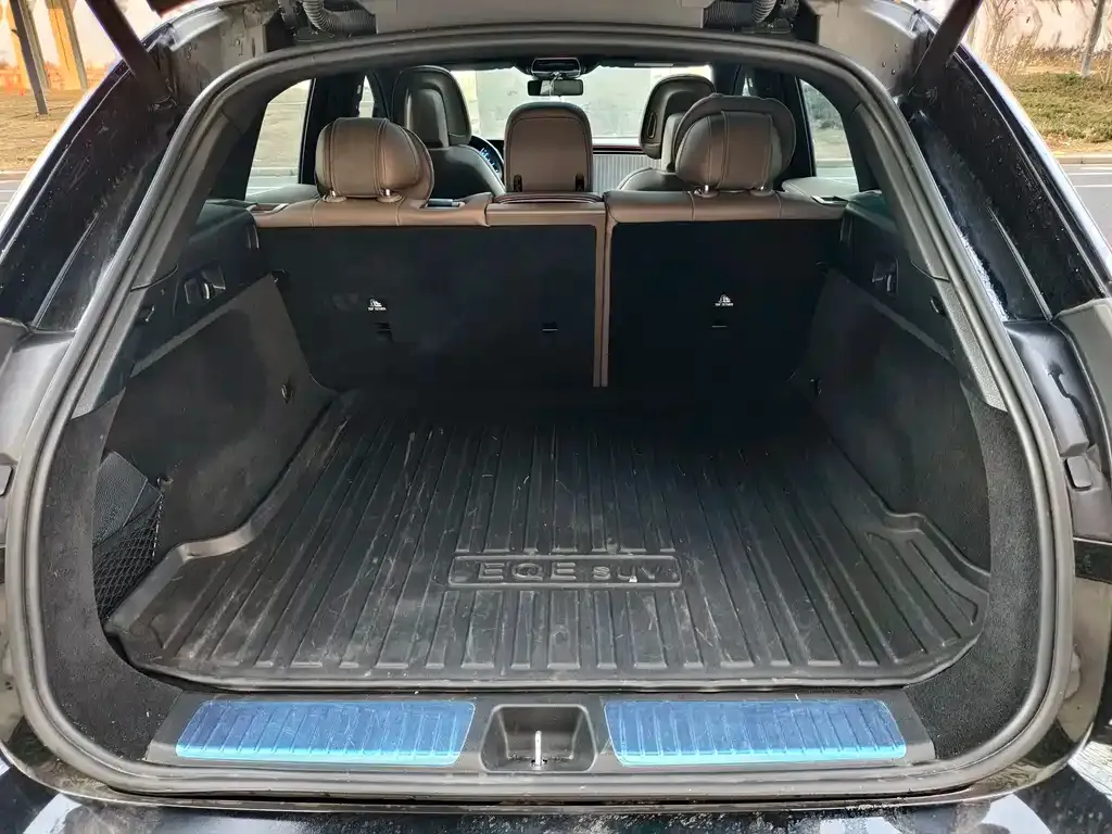 Mercedes-Benz EQE SUV — фото 7