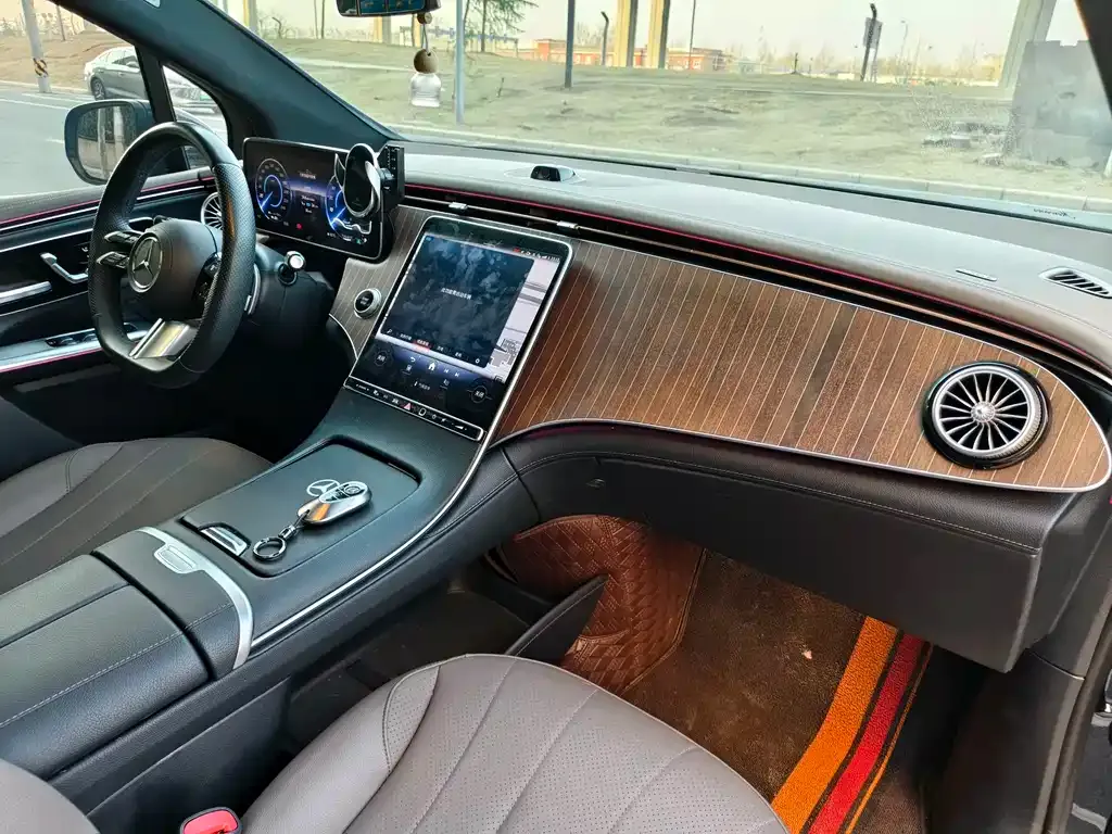 Mercedes-Benz EQE SUV — фото 3