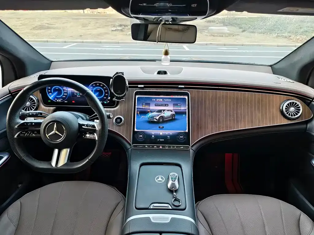 Mercedes-Benz EQE SUV — фото 6