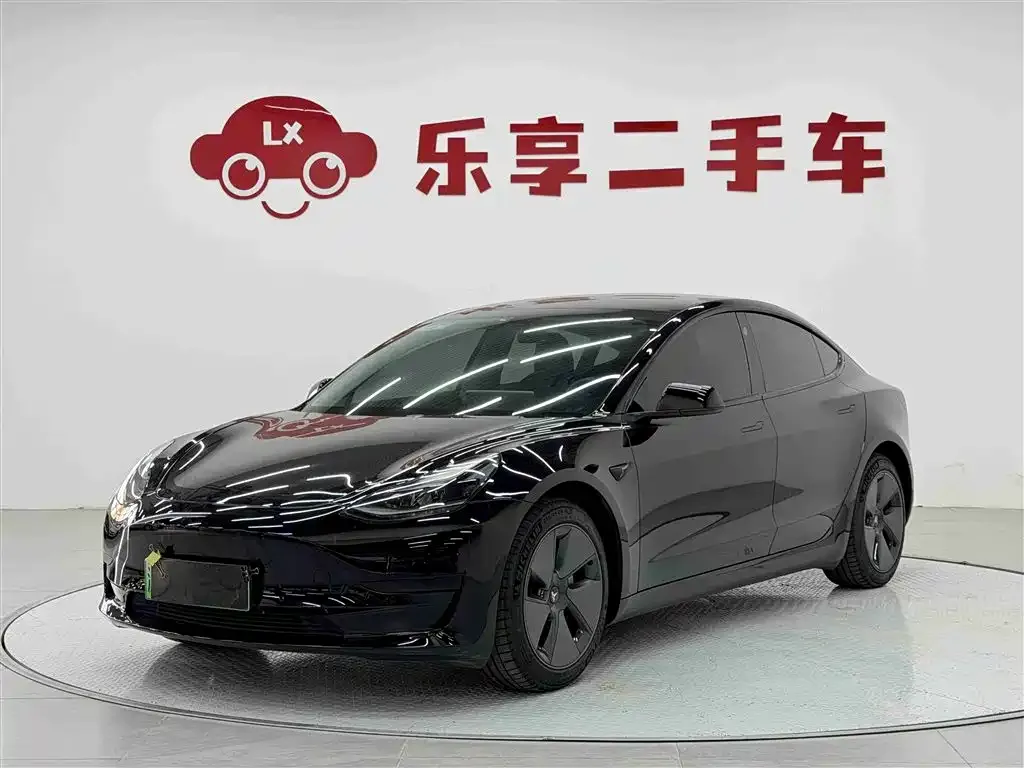 Tesla Model 3 — фото 1