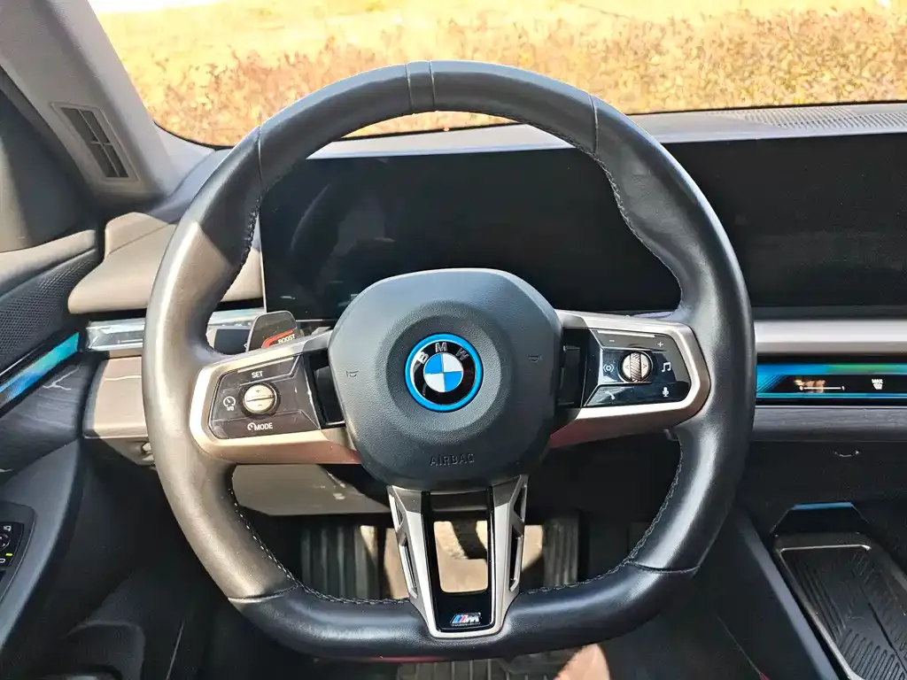 BMW i5 — фото 2