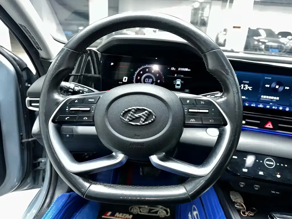 Hyundai Elantra — фото 6