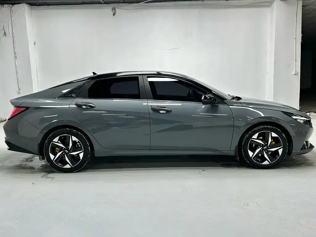 Hyundai Elantra — фото 7