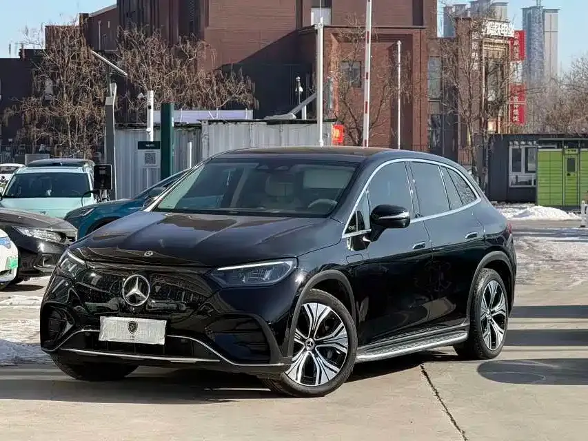 Mercedes-Benz EQE SUV — фото 1