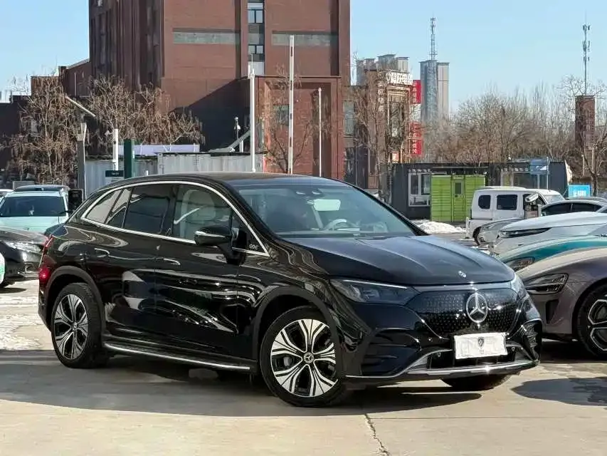 Mercedes-Benz EQE SUV — фото 9