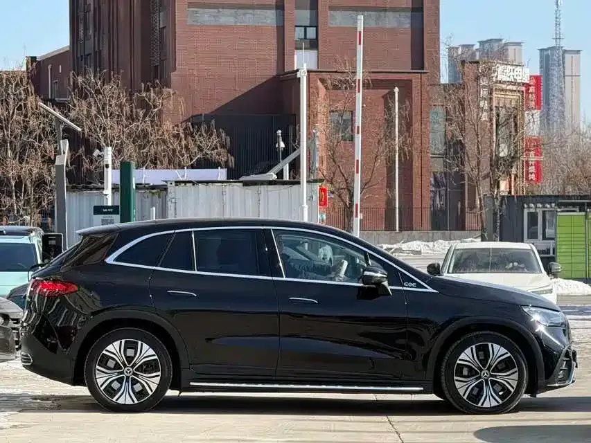 Mercedes-Benz EQE SUV — фото 8