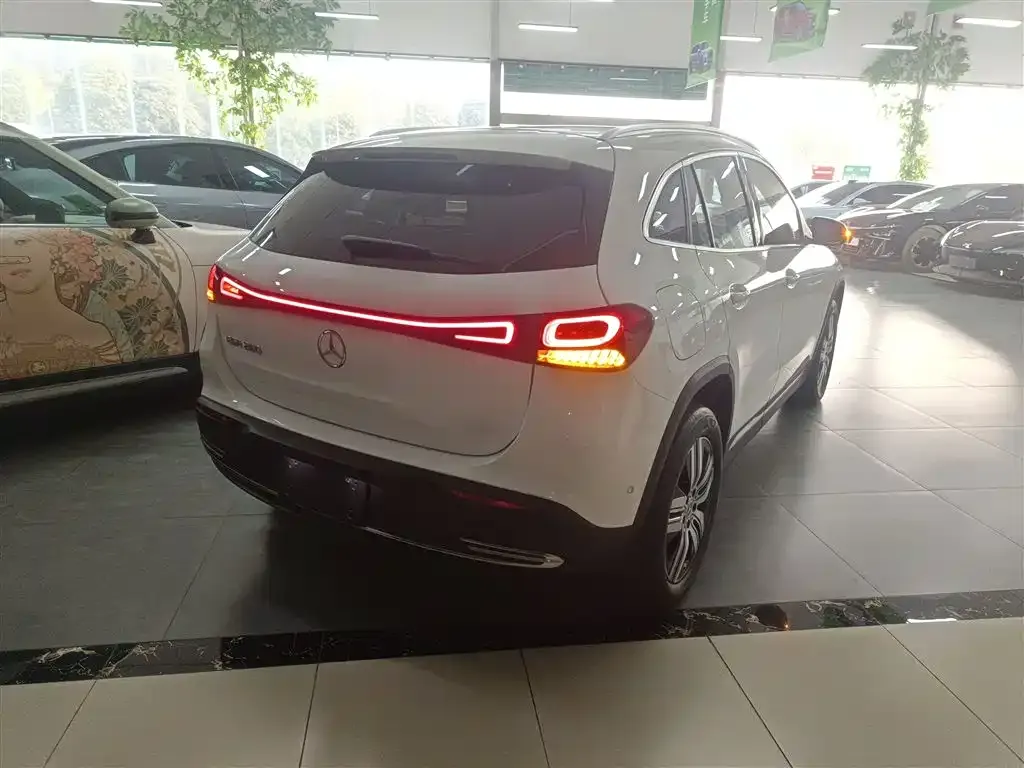 Mercedes-Benz EQA — фото 9