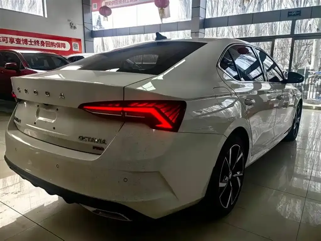 Skoda Octavia — фото 3