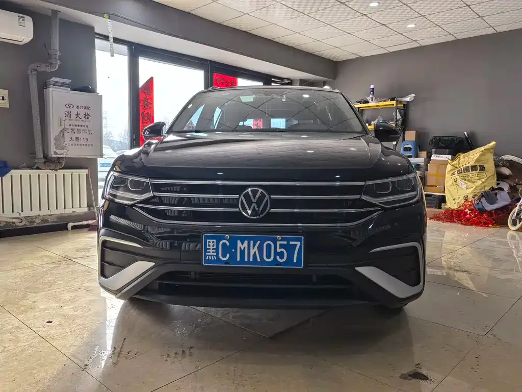 Volkswagen Tiguan L — фото 9