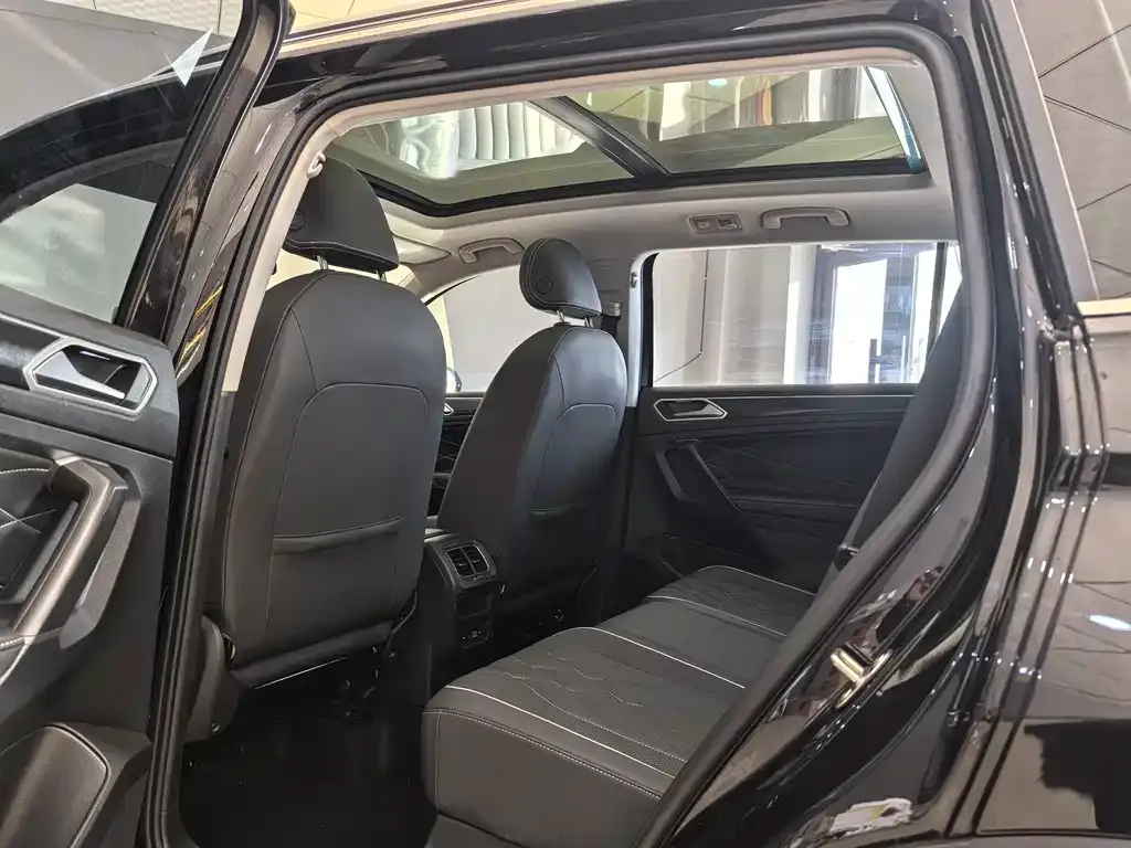 Volkswagen Tiguan L — фото 3