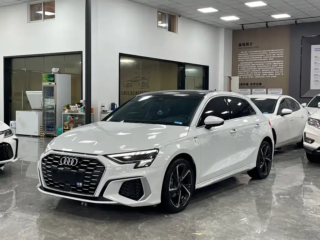 Audi A3 — фото 1