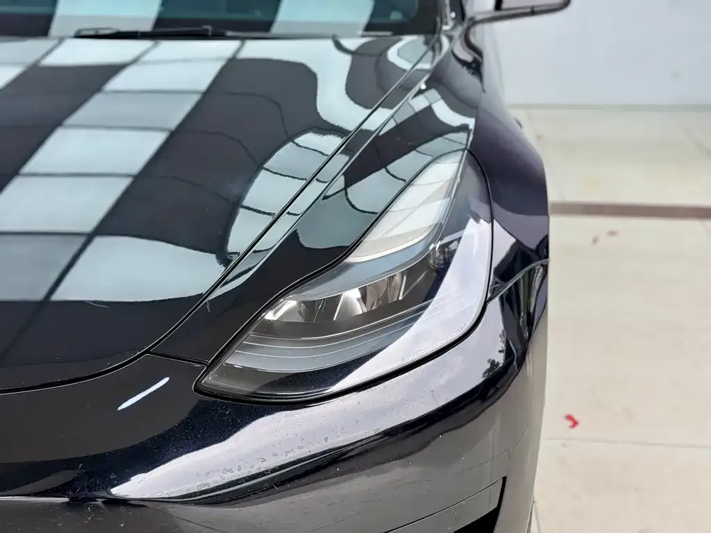 Tesla Model 3 — фото 4