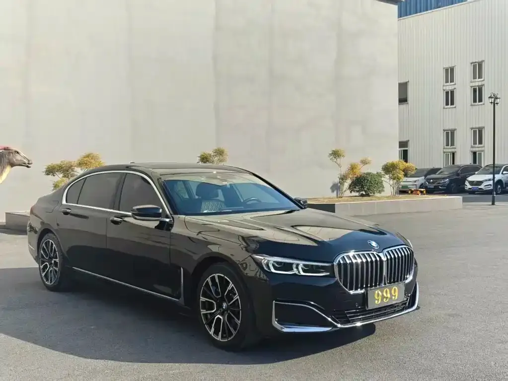 BMW 7 Series — фото 1