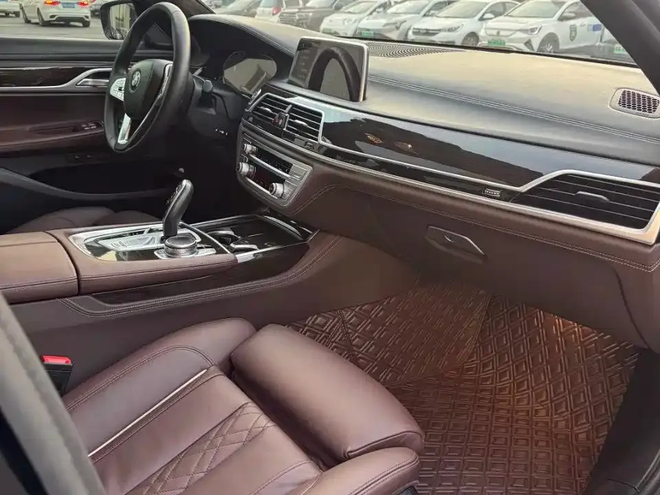 BMW 7 Series — фото 10