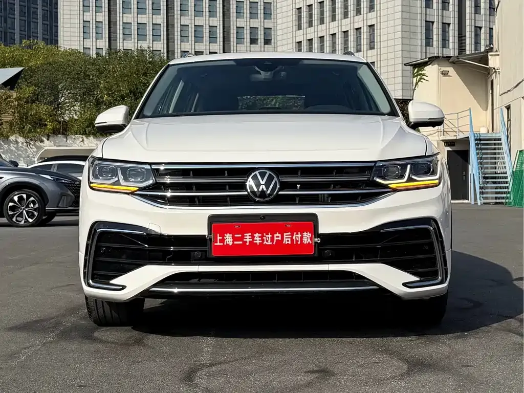 Volkswagen Tiguan L — фото 9