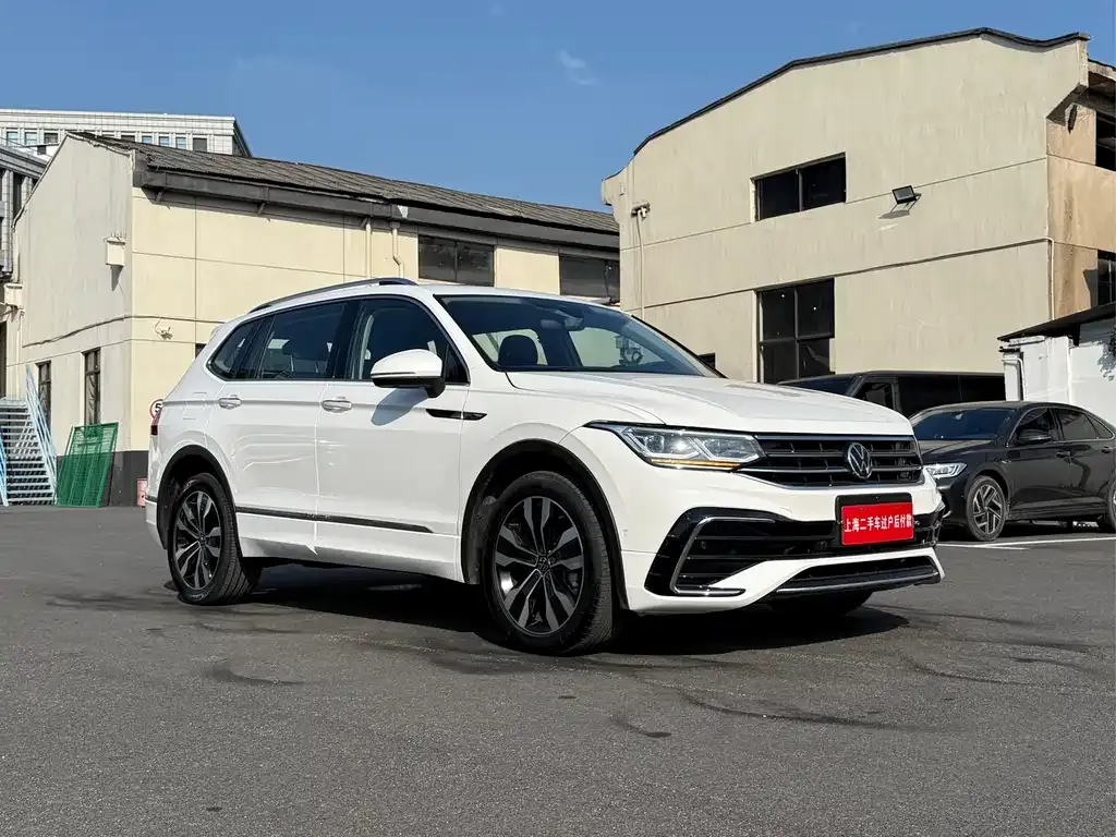 Volkswagen Tiguan L — фото 4