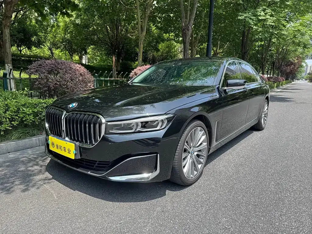 BMW 7 Series — фото 1