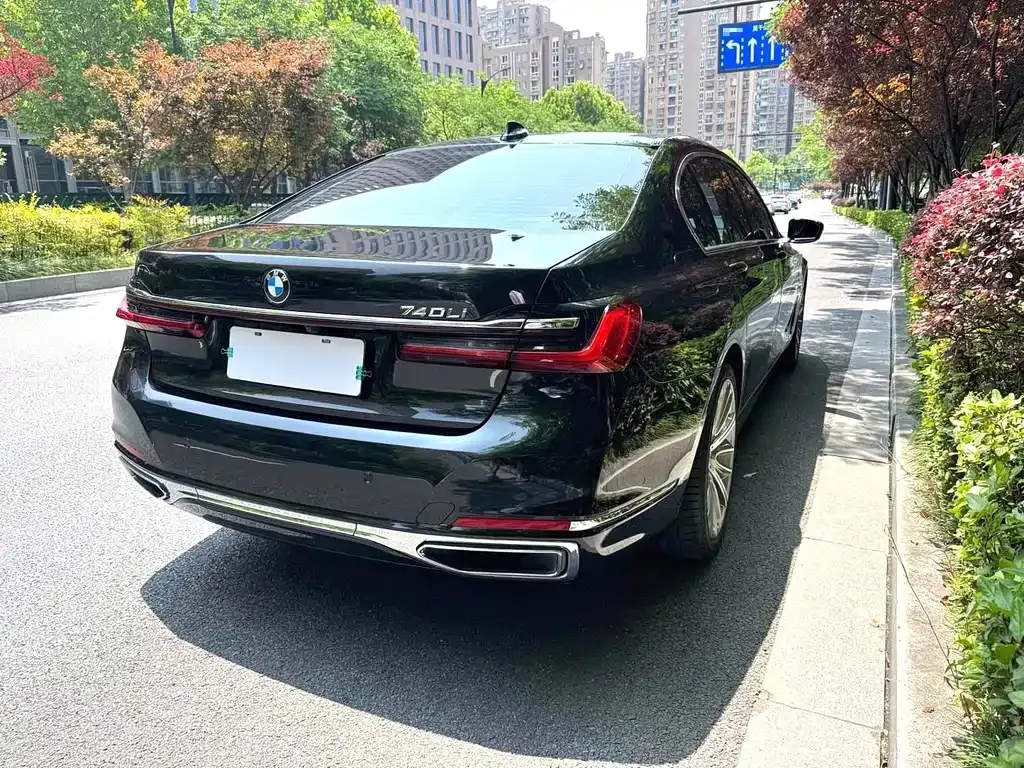 BMW 7 Series — фото 10