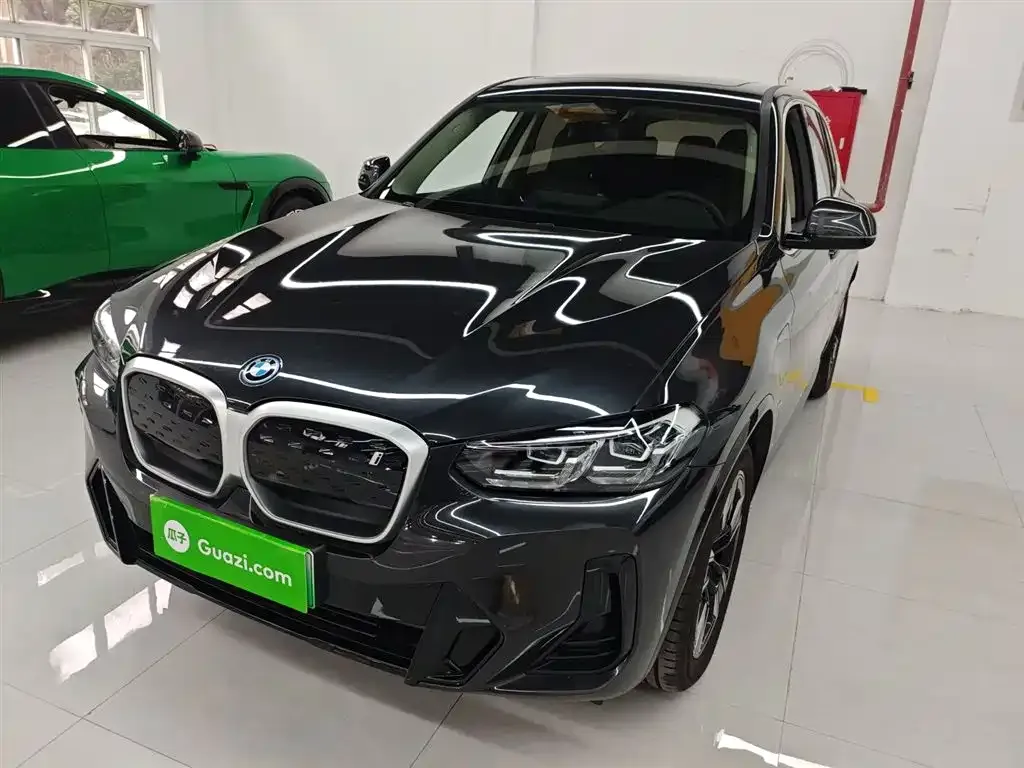 BMW iX3 — фото 1