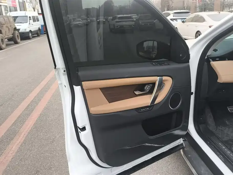 Land Rover Discovery Sport Hybrid — фото 10