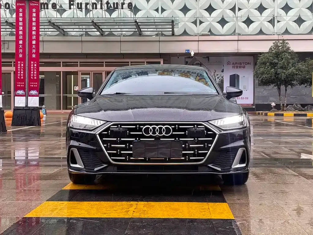 Audi A7L — фото 1
