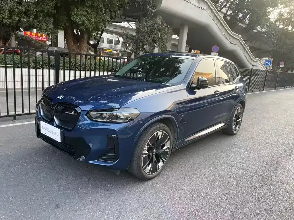BMW iX3 — фото 1