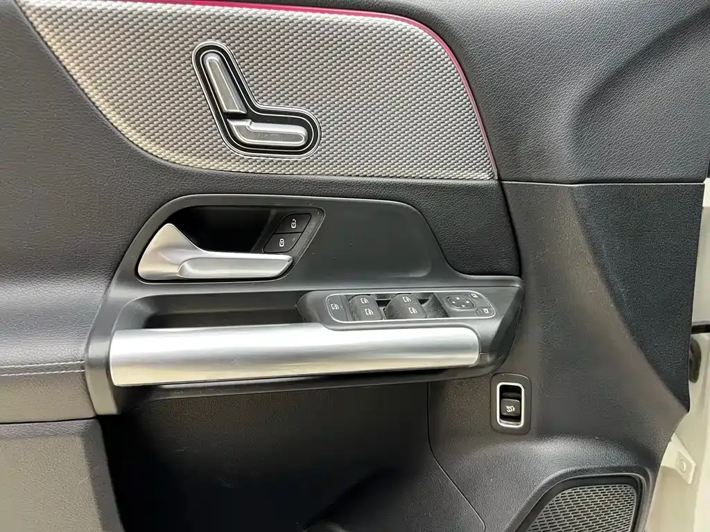 Mercedes-Benz GLA — фото 8