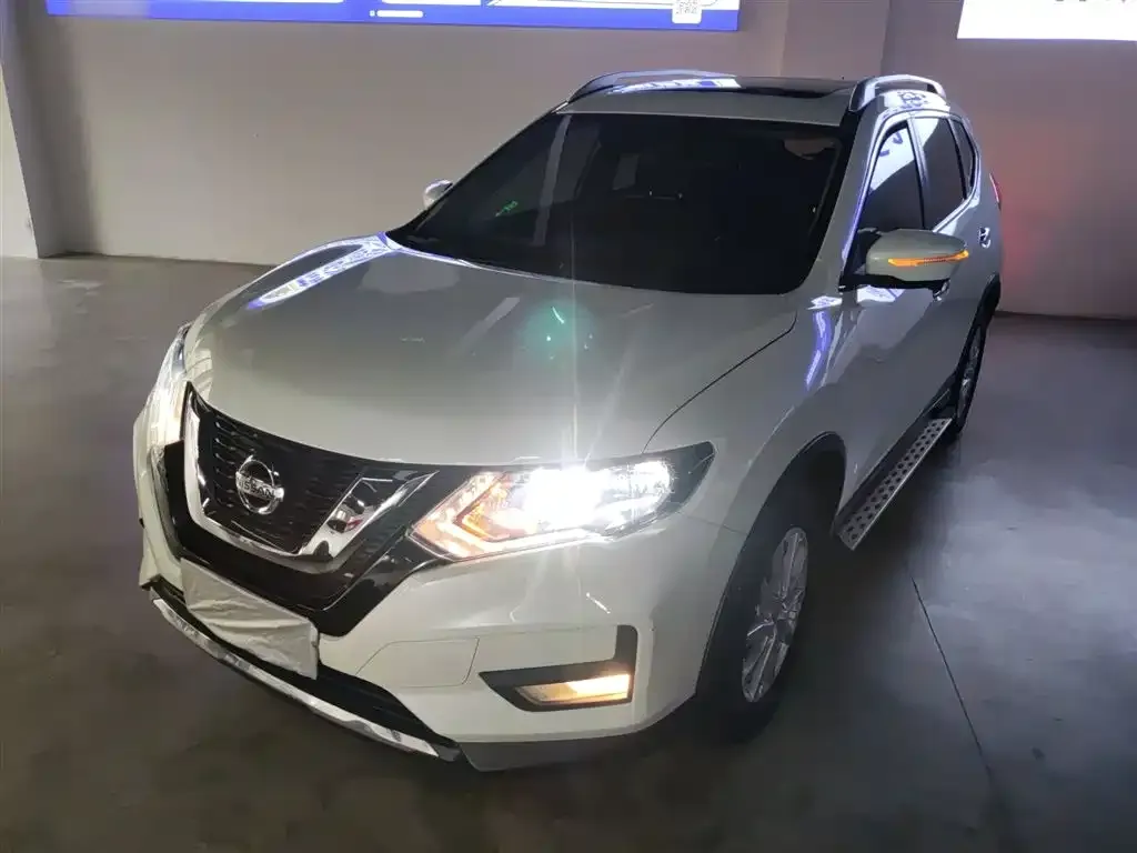 Nissan X-Trail — фото 1