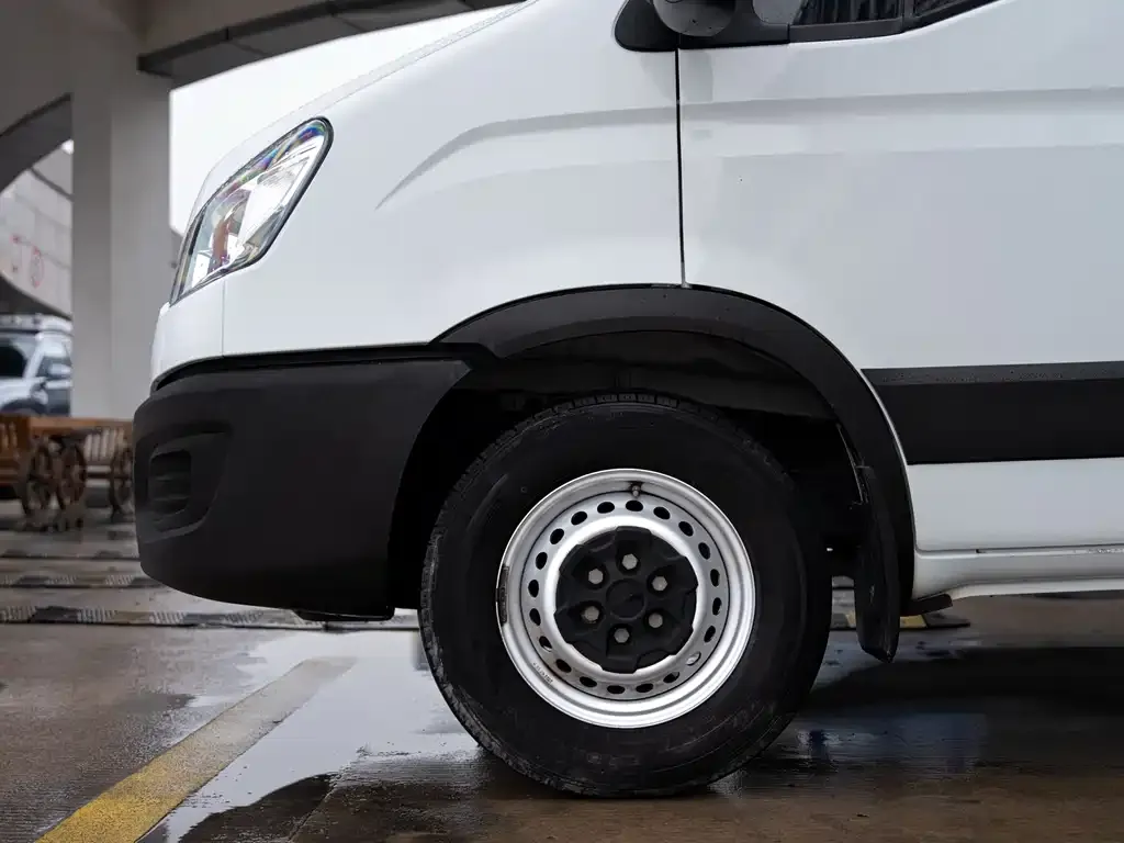 IVECO Ousheng — фото 2