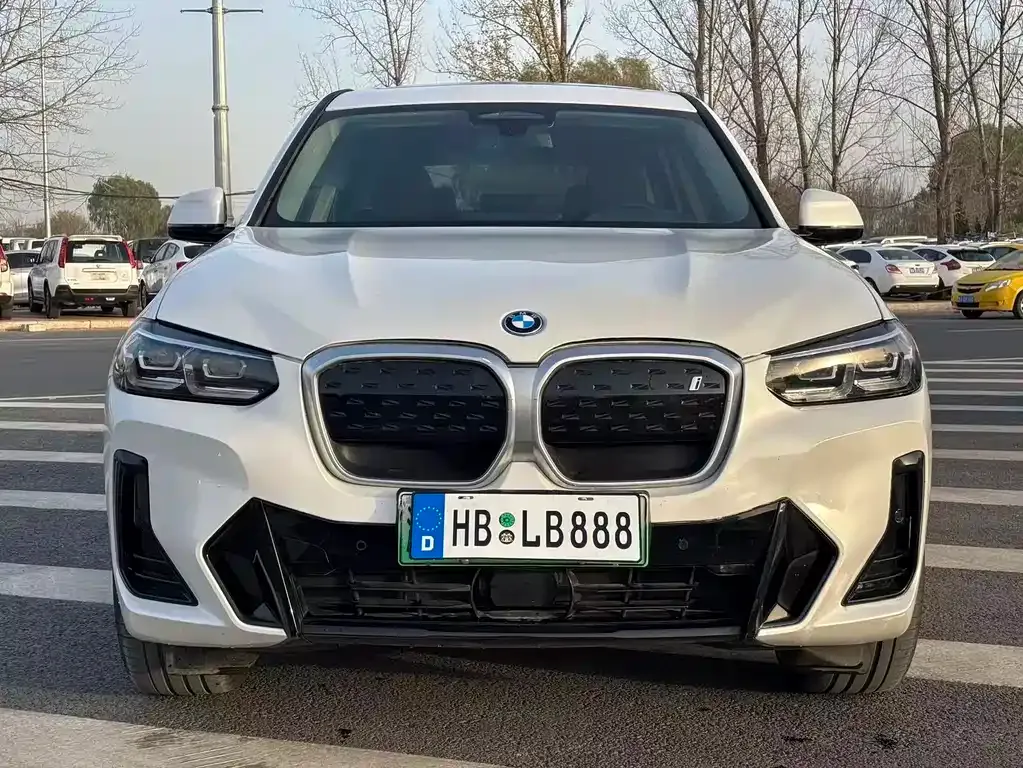 BMW iX3 — фото 1