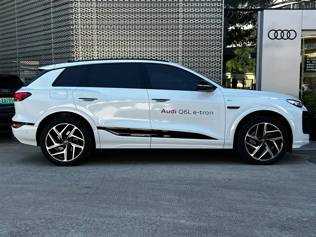 Audi Q6L e-tron — фото 5