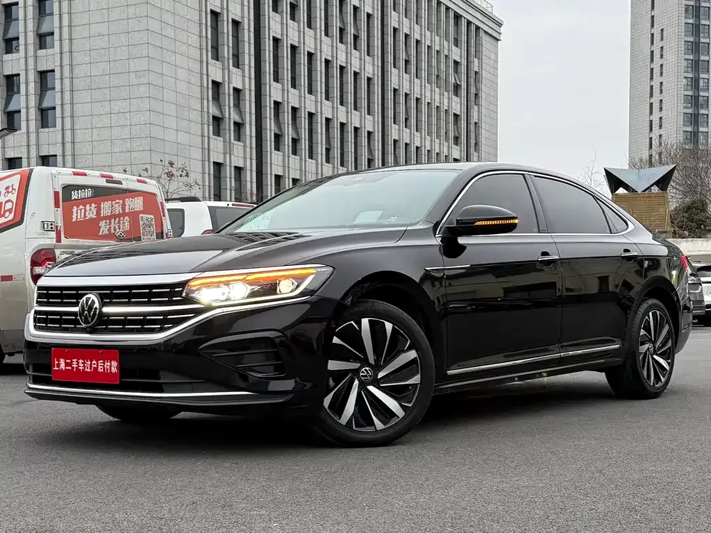 Volkswagen Passat — фото 1