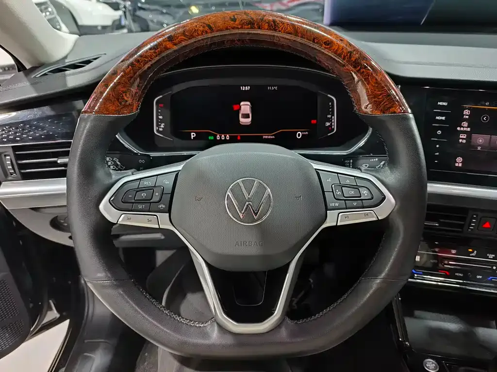 Volkswagen Passat — фото 9