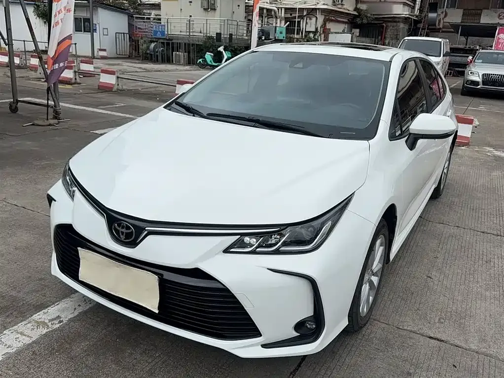 Toyota Corolla — фото 1