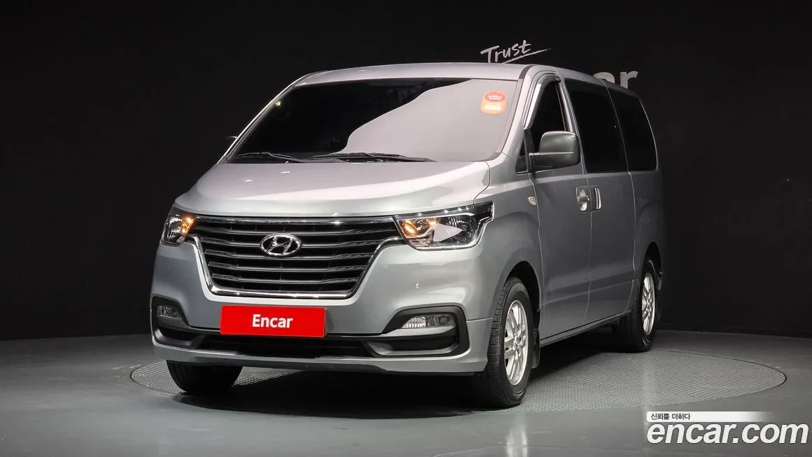 Hyundai Starex — фото 1