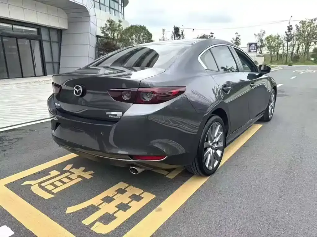 Mazda 3 Axela — фото 4