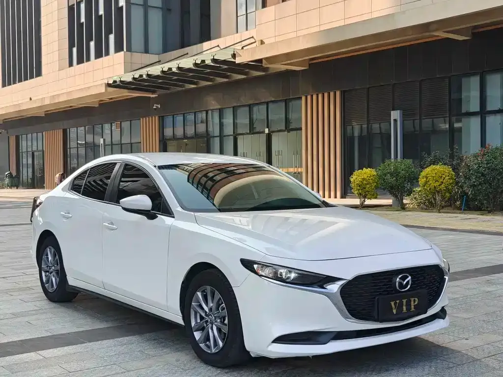 Mazda 3 Axela — фото 1