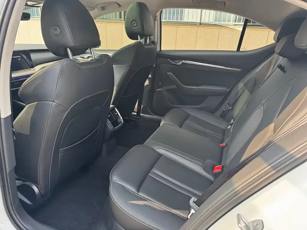 Skoda Octavia — фото 2