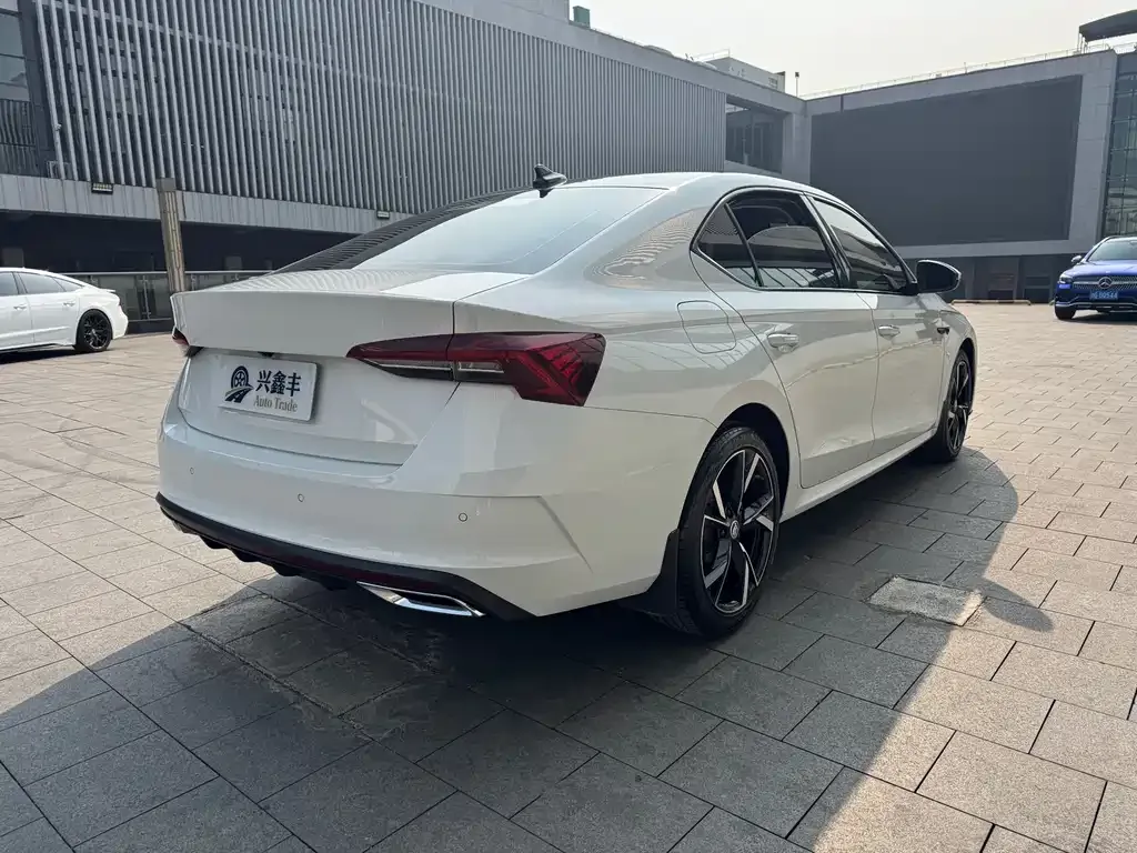 Skoda Octavia — фото 5