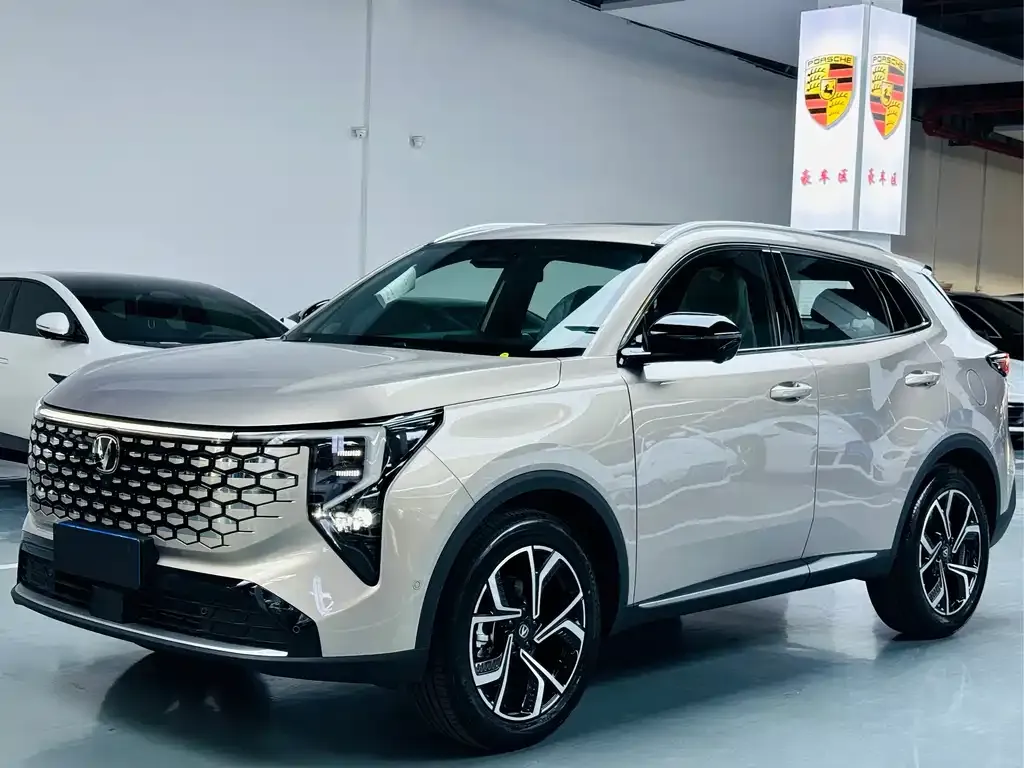 Changan CS55PLUS — фото 1