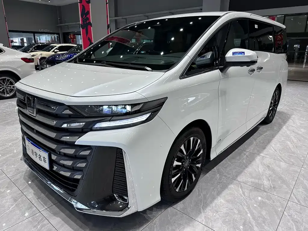Toyota Vellfire — фото 1