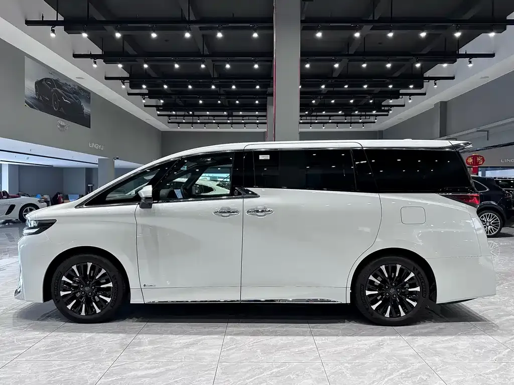 Toyota Vellfire — фото 5