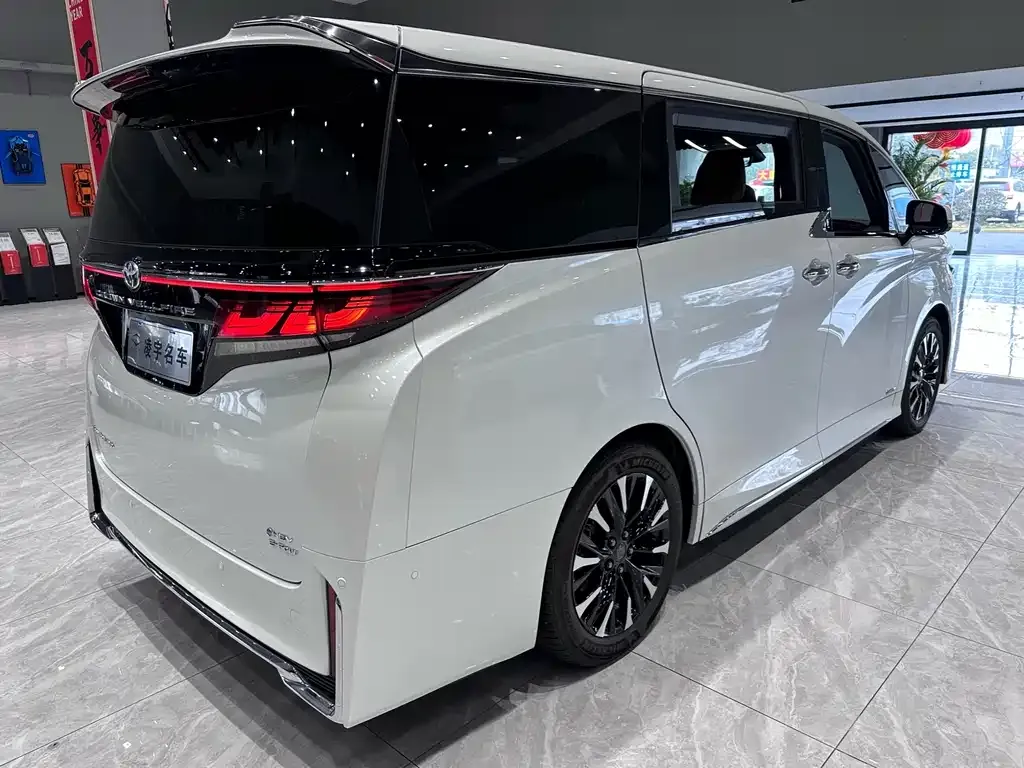 Toyota Vellfire — фото 4