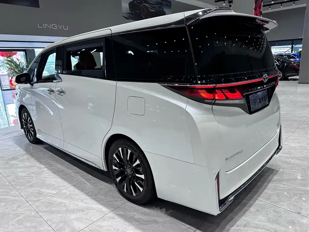 Toyota Vellfire — фото 6