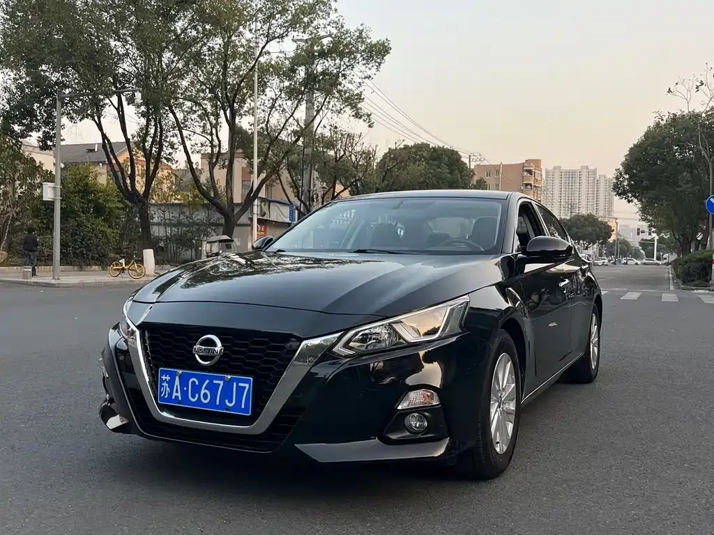 Nissan Teana — фото 1